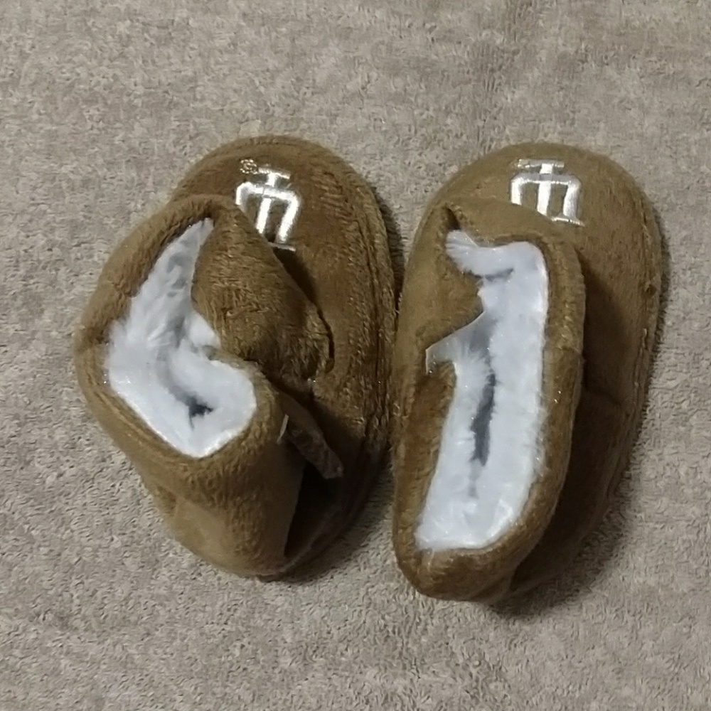 Baby IU slippers - NEW
